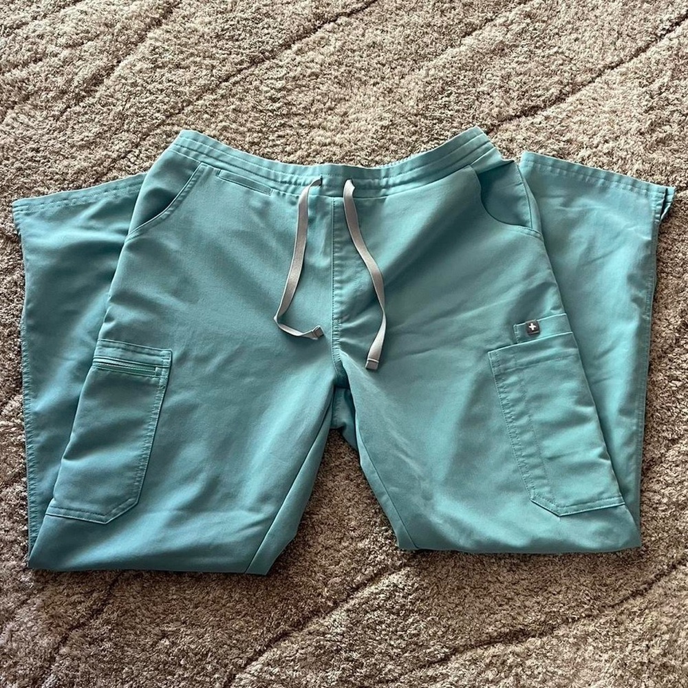 Figs, medium petite turquoise scrub pants